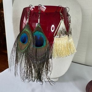 Peacock feather and beige fringe earrings